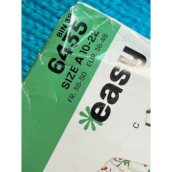 Simplicity 6435 top pants pattern - Picture 2 of 4